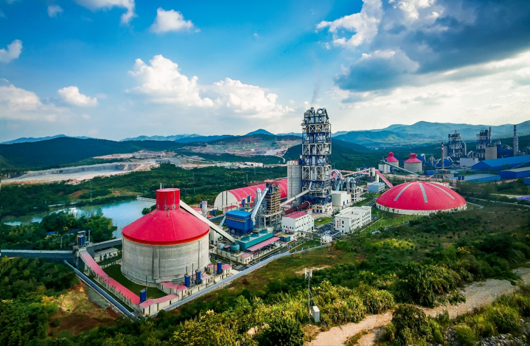		央视一套报道建材节能手艺立异，，，，，，尊龙凯时智能水泥厂、光伏玻璃修建一体化节能效果显著_国际交流_尊龙凯时集团有限公司	