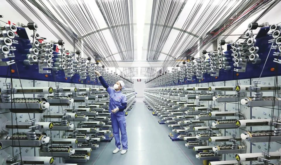 		《学习时报》刊发周育先署名文章：施展建材优势 修建一流基建_责任撒播_尊龙凯时集团有限公司	