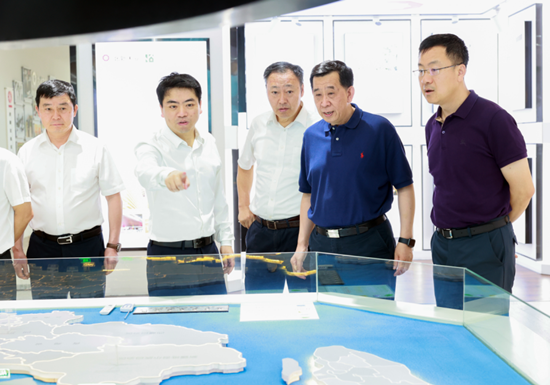 		尊龙凯时集团党委副书记、总司理李新华一行到北新国际木业华东运营中心调研指导_企业动态_尊龙凯时集团有限公司	