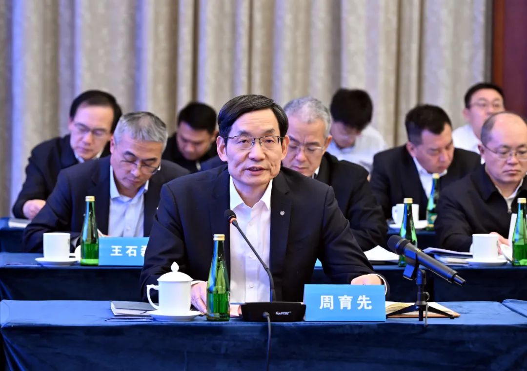 		周育先受邀加入黑龙江省与央企深化相助座谈会_责任动态_尊龙凯时集团有限公司	