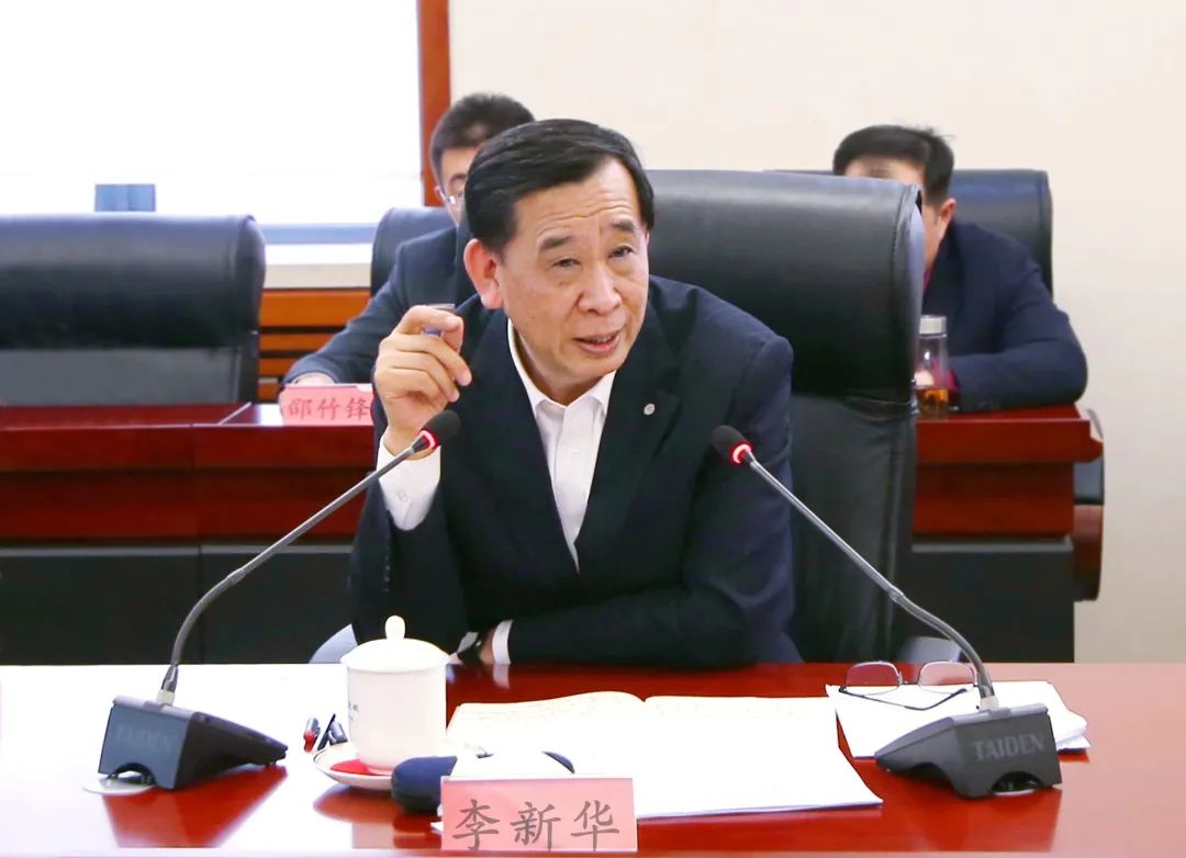 		李新华到集团第十五期中青班开展座谈交流_员工关爱_尊龙凯时集团有限公司	