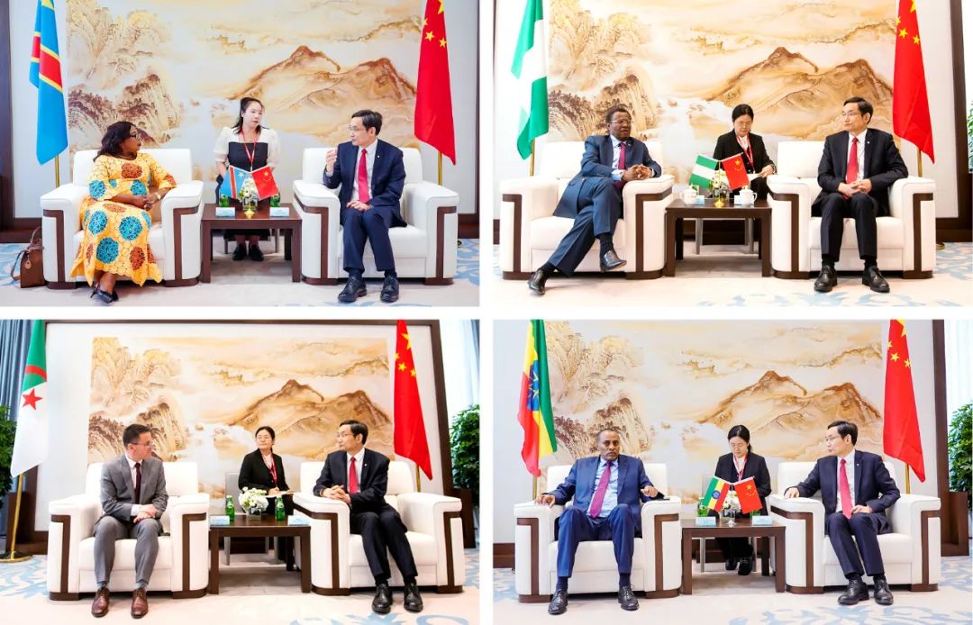 		周育先受邀加入第七届天下智能大会开幕式并出席中材国际首届水泥绿色智能生长峰会_责任撒播_尊龙凯时集团有限公司	