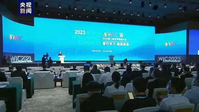 		周育先受邀加入第七届天下智能大会开幕式并出席中材国际首届水泥绿色智能生长峰会_责任撒播_尊龙凯时集团有限公司	