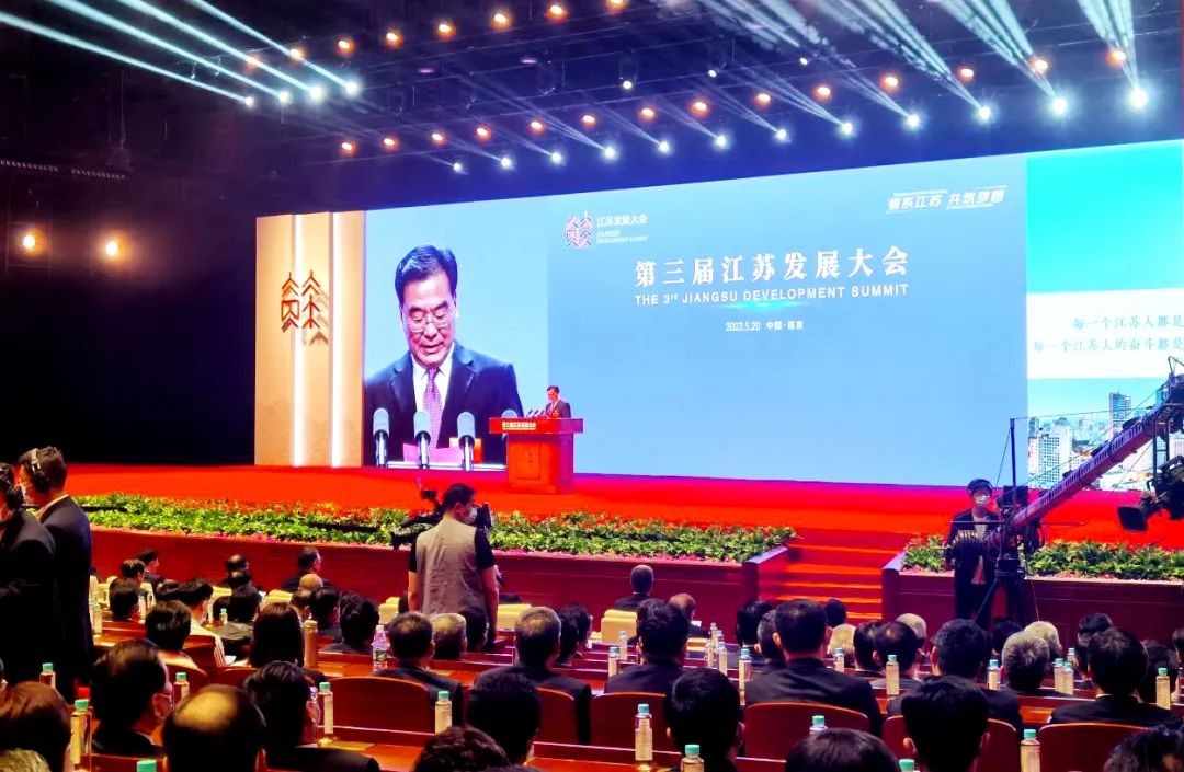 		周育先受邀加入第三届江苏生长大会，，，，专题调研南京企业数字化转型事情_责任撒播_尊龙凯时集团有限公司	