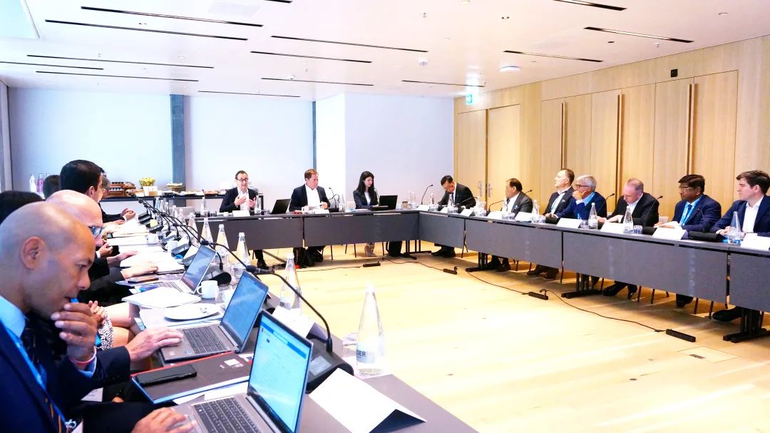 		李新华加入全球水泥与混凝土协会董事会及向导人聚会，，，并造访意大利Colacem集团_国际交流_尊龙凯时集团有限公司	