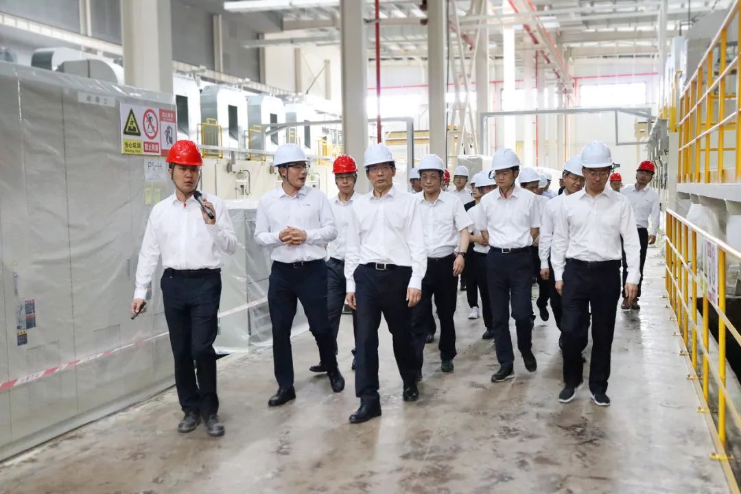 		周育先受邀加入2023天下动力电池大会并调研集团在宜宾企业_责任撒播_尊龙凯时集团有限公司	