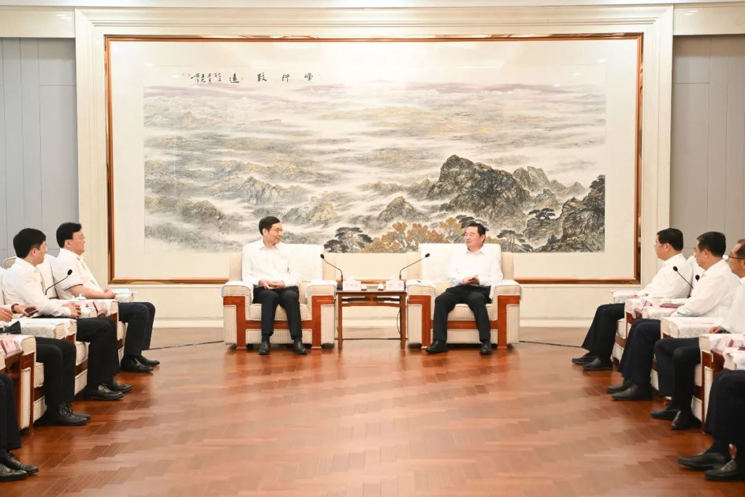 		 周育先受邀加入国资央企助力东北周全振兴座谈会并调研集团在沈企业_责任动态_尊龙凯时集团有限公司	