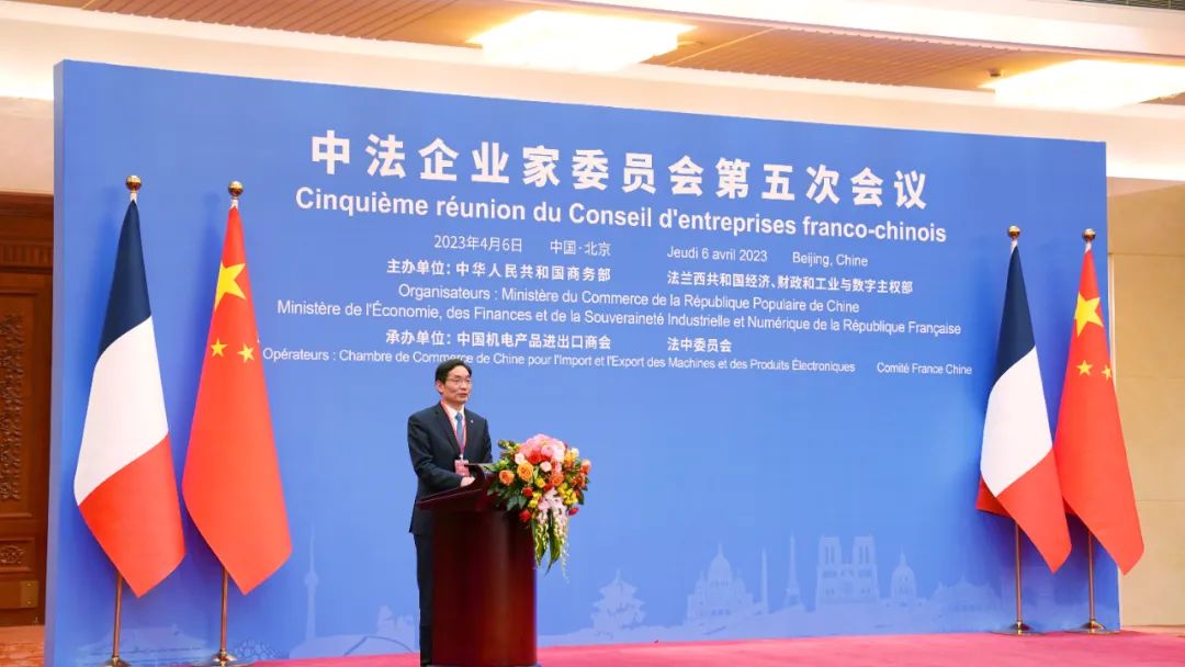 		周育先受邀加入中法企业家委员会第五次聚会并讲话_责任撒播_尊龙凯时集团有限公司	