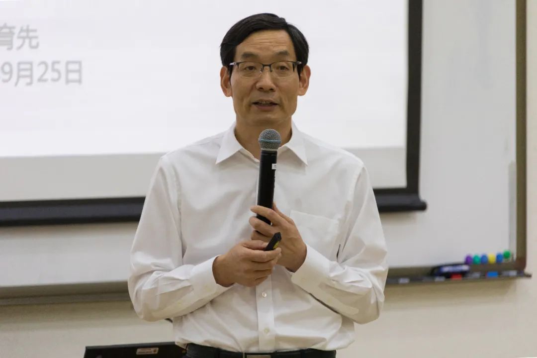 		周育先为集团第十期中青班授课_尊龙凯时要闻_尊龙凯时集团有限公司	