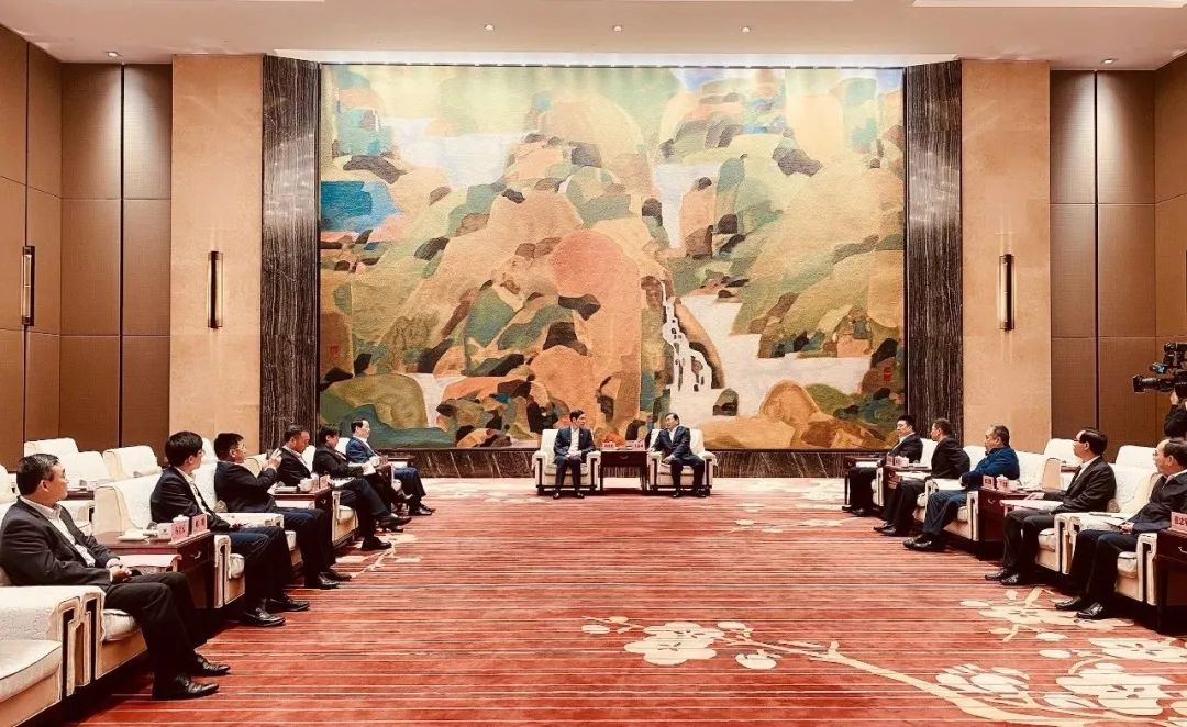 		周育先与湖北省委常委、武汉市委书记王忠林座谈_尊龙凯时要闻_尊龙凯时集团有限公司	