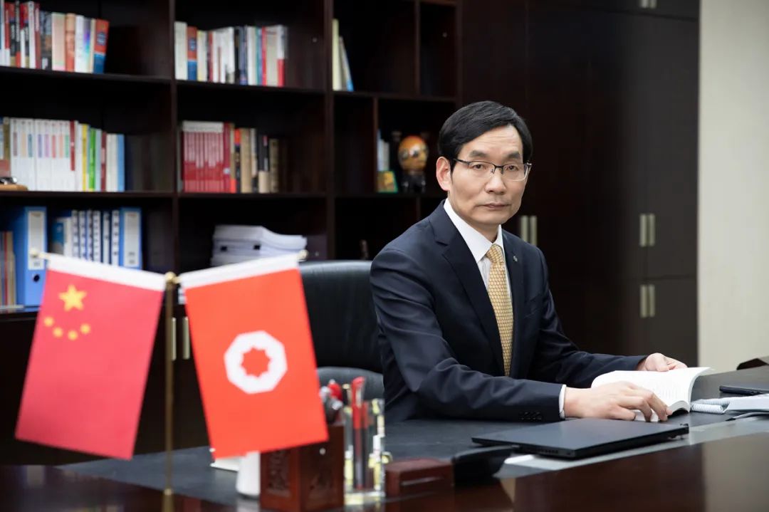 		《尊龙凯时报》刊登周育先署名文章 | 落实五中全会精神，，，，，，着力办妥三件大事_市场绩效_尊龙凯时集团有限公司	