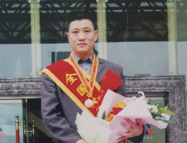 		最美建材人 | 四川旺苍水泥唐蓝忠：“莫得事”，，，有事就找我_人物_尊龙凯时集团有限公司	