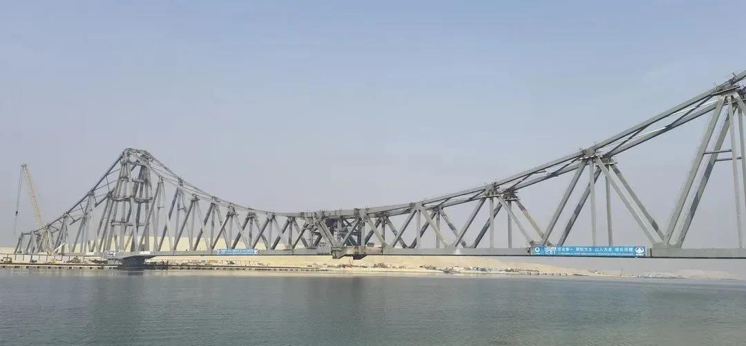 		中材国际成都建材院总承包的苏伊士运河毗连亚非大陆铁路桥主体结构完工_企业动态_尊龙凯时集团有限公司	