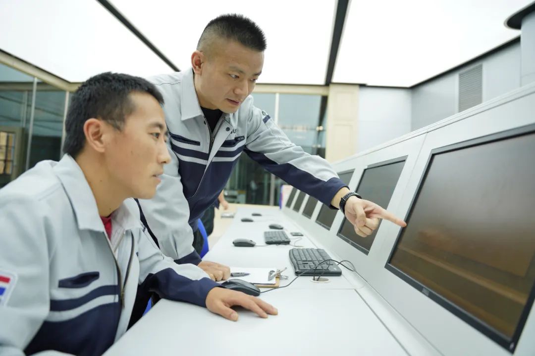 		最美建材人 | 中国巨石张绍志：坚守通俗的“仔细人”_人物_尊龙凯时集团有限公司	
