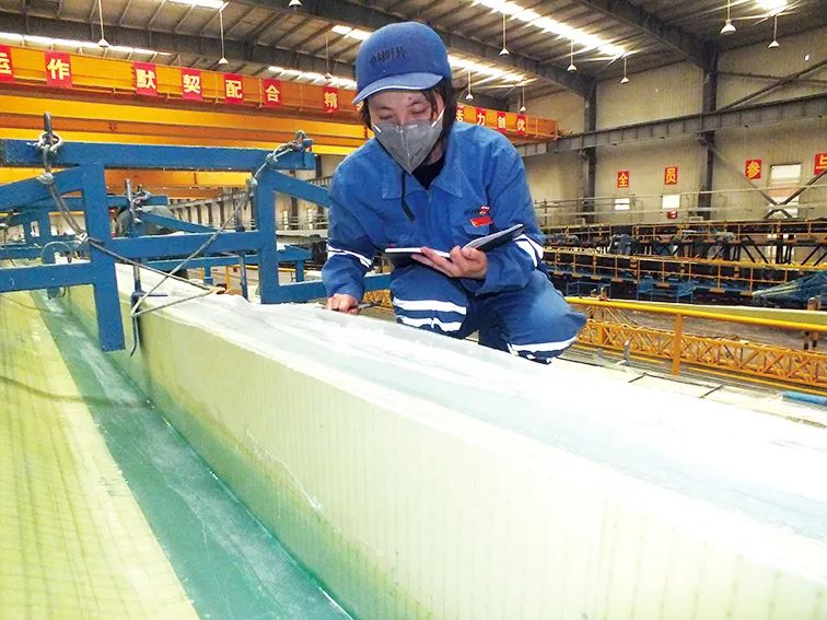 		第七届天下建材行业十大女杰 ③ | 刘锦帆：叶片飞旋 锦帆远航_媒体报道_尊龙凯时集团有限公司	