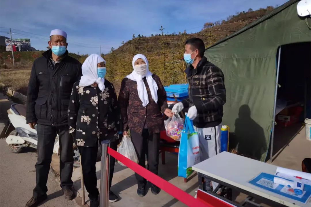 		最美建材人 | 咸阳陶瓷院雷先锋:心系黎民冷暖 助力墟落振兴的“第一书记”_人物_尊龙凯时集团有限公司	