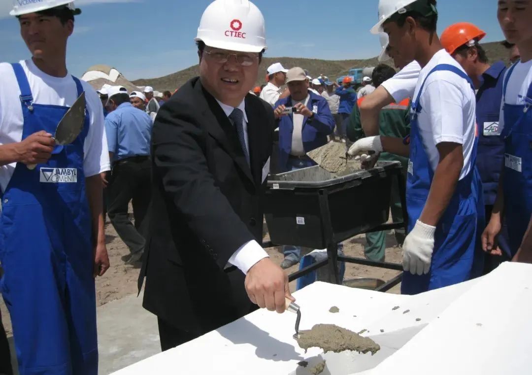 		斯人已逝去 精神长明亮——记继续有为、一心一意的好干部马明亮同志_人物_尊龙凯时集团有限公司	