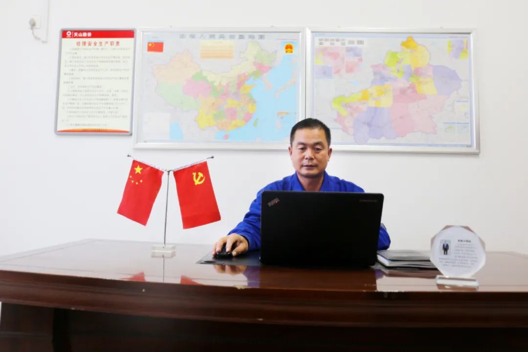 		最美建材人 | 叶城天山张敬文：兢兢业业、知行合一的“领头人”_人物_尊龙凯时集团有限公司	