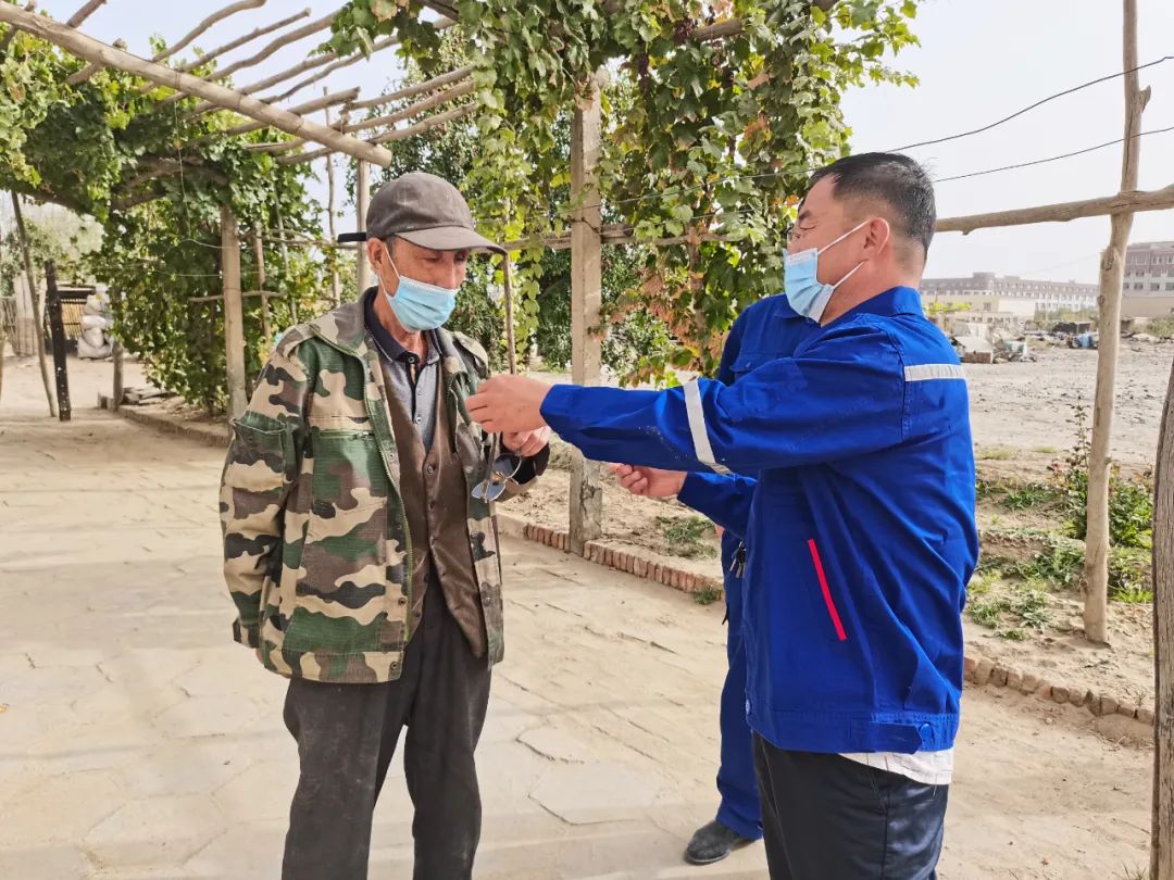 		最美建材人 | 叶城天山张敬文：兢兢业业、知行合一的“领头人”_人物_尊龙凯时集团有限公司	