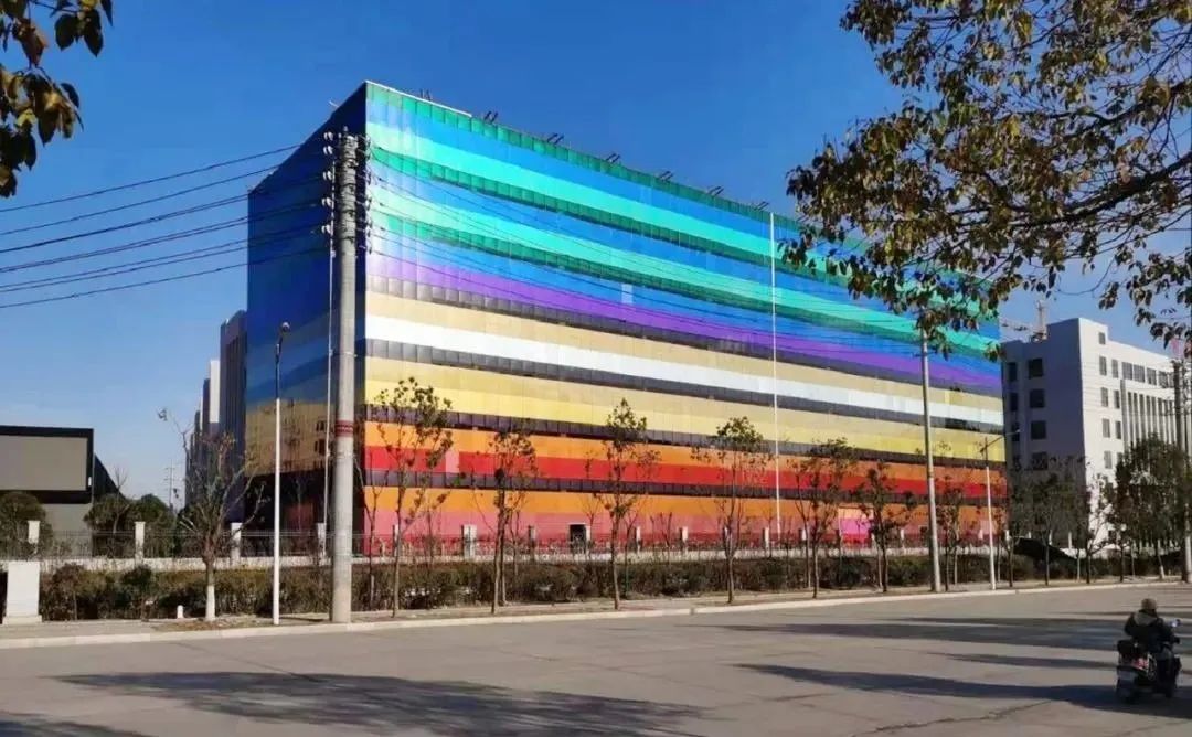 		天下单体规模最大薄膜光伏修建一体化应用树模项目交出亮眼效果单_科技立异_尊龙凯时集团有限公司	