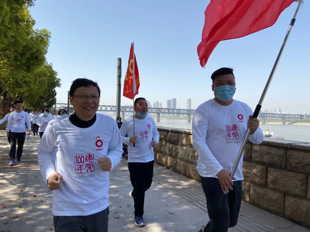 		第6站 | 尊龙凯时集团“健跑百年路 斗争新征程”（中共五大会址站）在武汉乐成举行_企业动态_尊龙凯时集团有限公司	