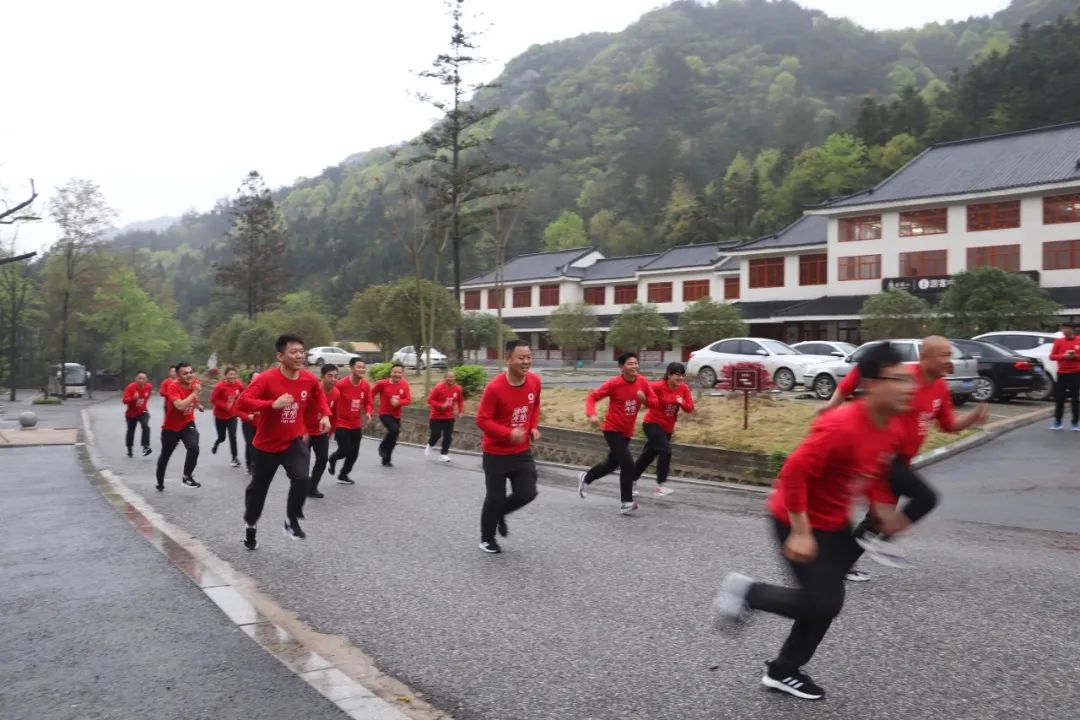 		第14站 | 尊龙凯时集团“健跑百年路 斗争新征程”（大别山革命纪念地站）在河南乐成举行_企业动态_尊龙凯时集团有限公司	