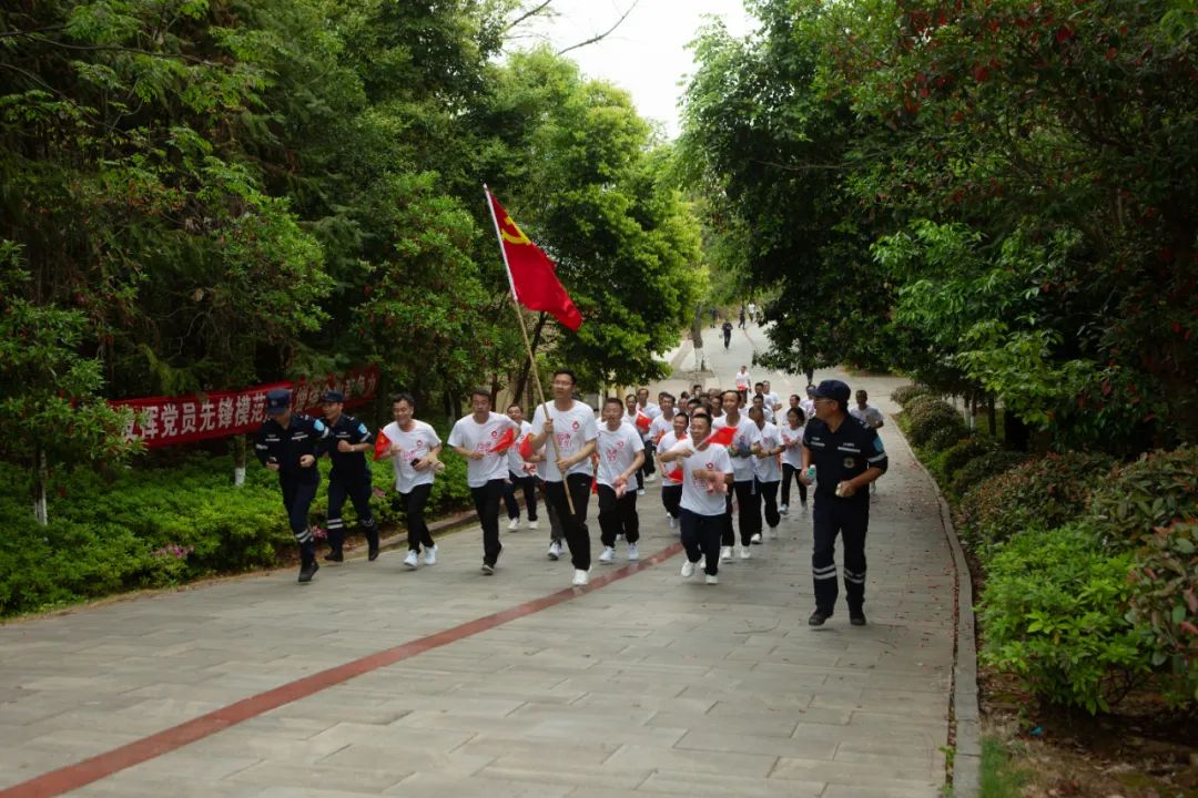 		第16站 | 尊龙凯时集团“健跑百年路 斗争新征程”（瑞金中央革命凭证地纪念馆站）运动乐成举行_企业动态_尊龙凯时集团有限公司	