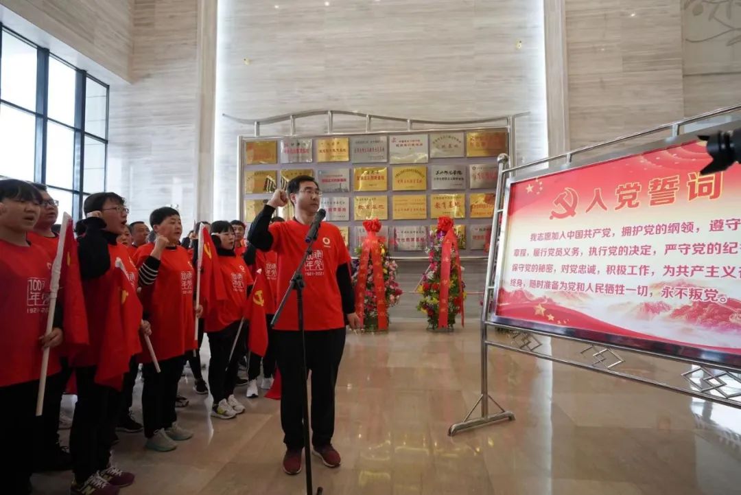 		第17站 | 尊龙凯时集团“健跑百年路 斗争新征程”（两当叛乱纪念馆站）在陇南顺遂举行_企业动态_尊龙凯时集团有限公司	