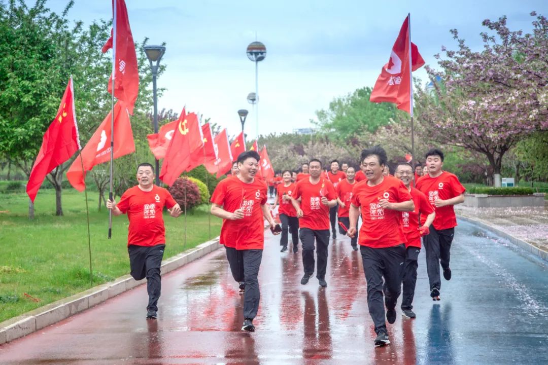 		第39站 | 尊龙凯时集团“健跑百年路 斗争新征程”（老党员红色群落展览馆站）运动在山东莒县乐成举行_企业动态_尊龙凯时集团有限公司	