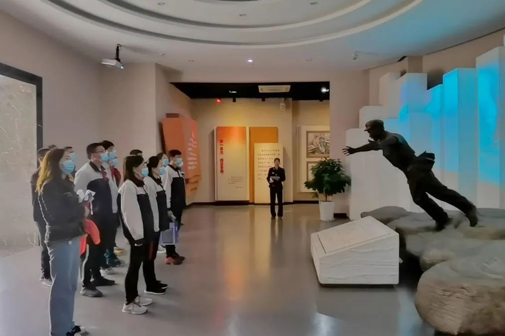 		永远跟党走 斗争新征程 | 尊龙凯时集团各级团组织热烈开展主题团日运动_尊龙凯时要闻_尊龙凯时集团有限公司	