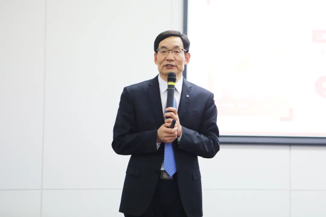 		周育先为集团第十一期中青班授课_尊龙凯时要闻_尊龙凯时集团有限公司	