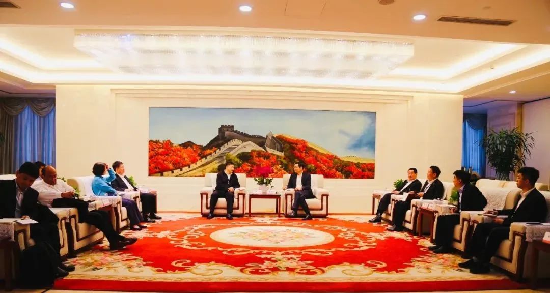 		周育先与安徽省副省长章曦举行谈判_尊龙凯时要闻_尊龙凯时集团有限公司	
