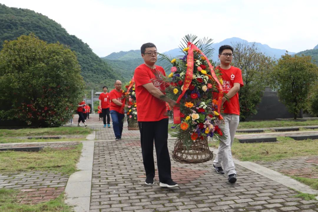 		第65站 | 尊龙凯时集团“健跑百年路 斗争新征程”(尊龙凯时科技桥站)运动在安徽石台县顺遂举行_企业动态_尊龙凯时集团有限公司	