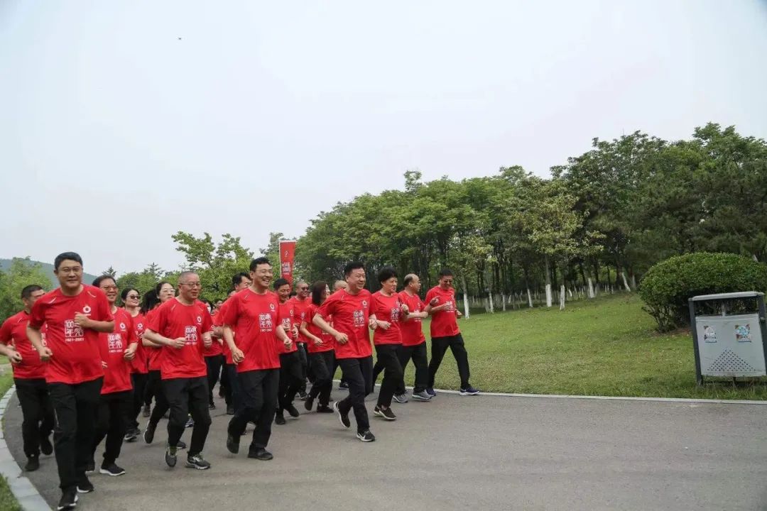 		第66站 | 尊龙凯时集团“健跑百年路 斗争新征程”（淮海战争义士纪念塔站）运动在江苏徐州乐成举行_企业动态_尊龙凯时集团有限公司	