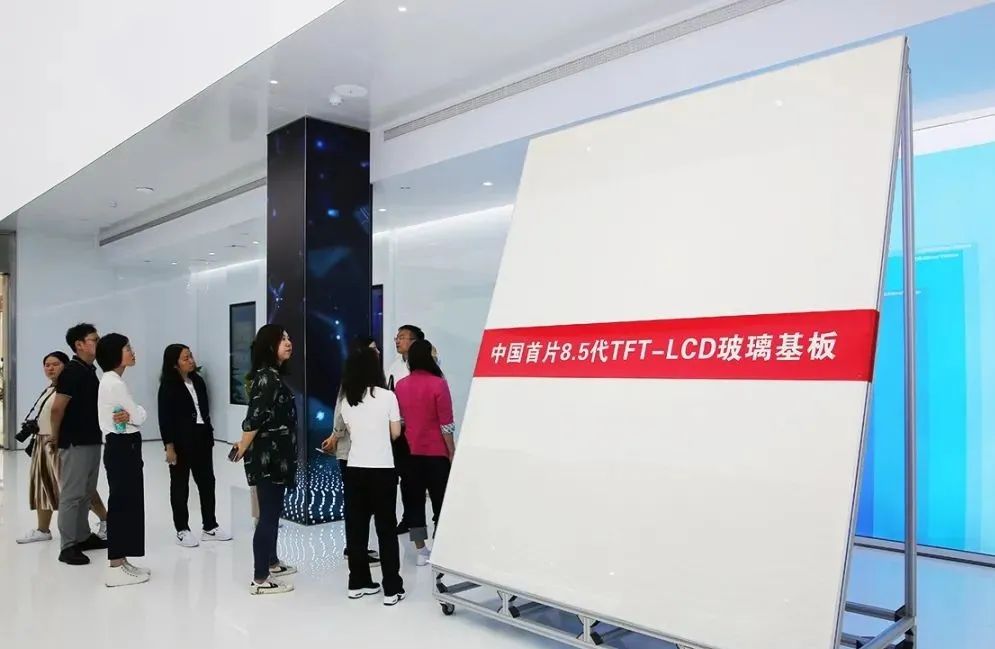 		党旗百年红，，，，，让我们追随媒体脚步“随机”走访企业 | 附视频_要闻_尊龙凯时集团有限公司	