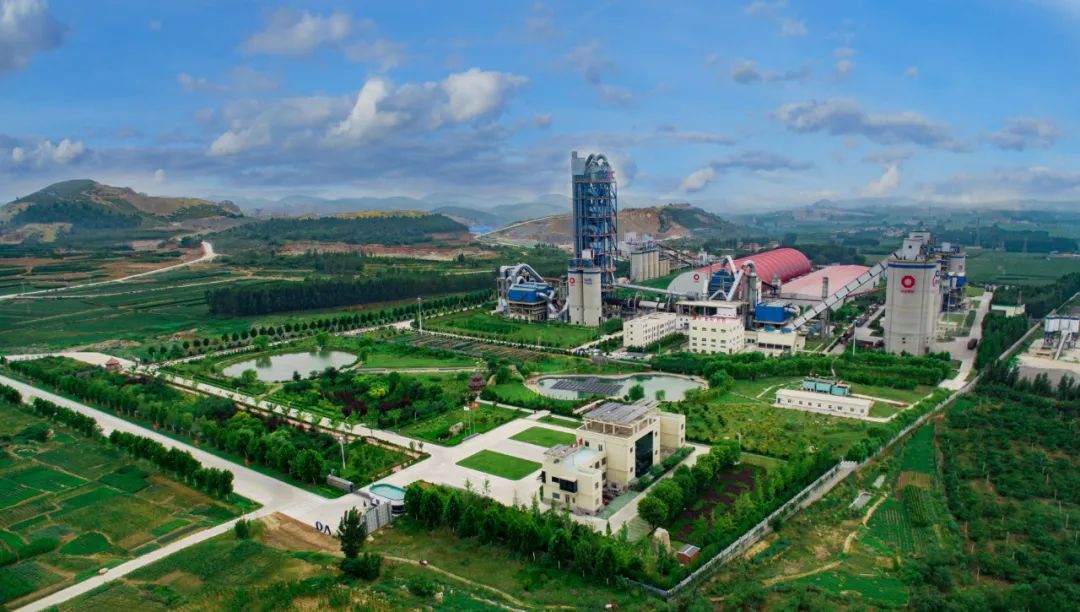 		《经济日报》“走进中建材” ，，，，，，报道建材业加速智能化转型 | 泰安站_媒体报道_尊龙凯时集团有限公司	