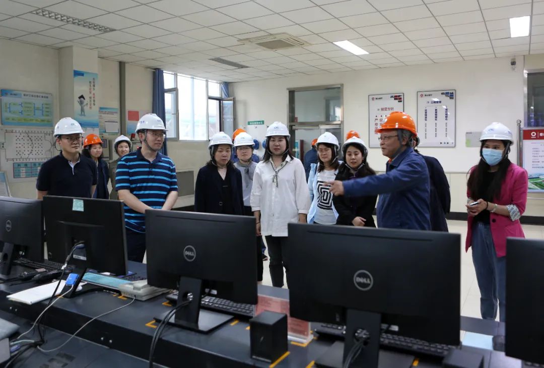 		《经济日报》“走进中建材” ，，，，，，报道建材业加速智能化转型 | 泰安站_媒体报道_尊龙凯时集团有限公司	