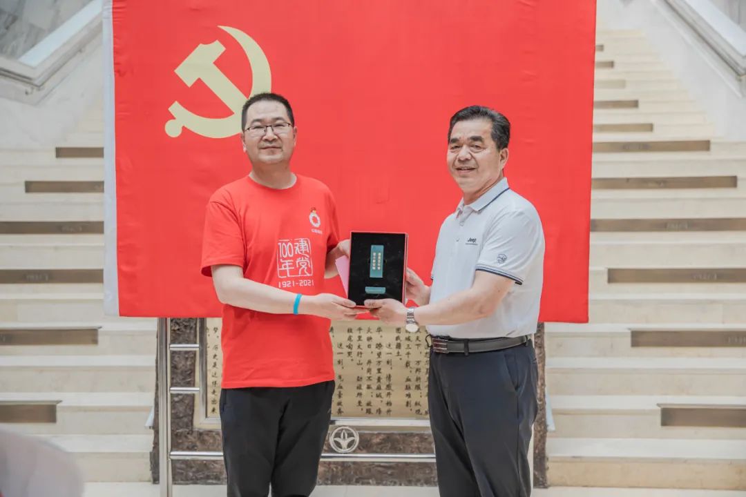 		第85站 | 尊龙凯时集团“健跑百年路 斗争新征程”（五家渠将军纪念馆站）运动在新疆五家渠市乐成举行_企业动态_尊龙凯时集团有限公司	