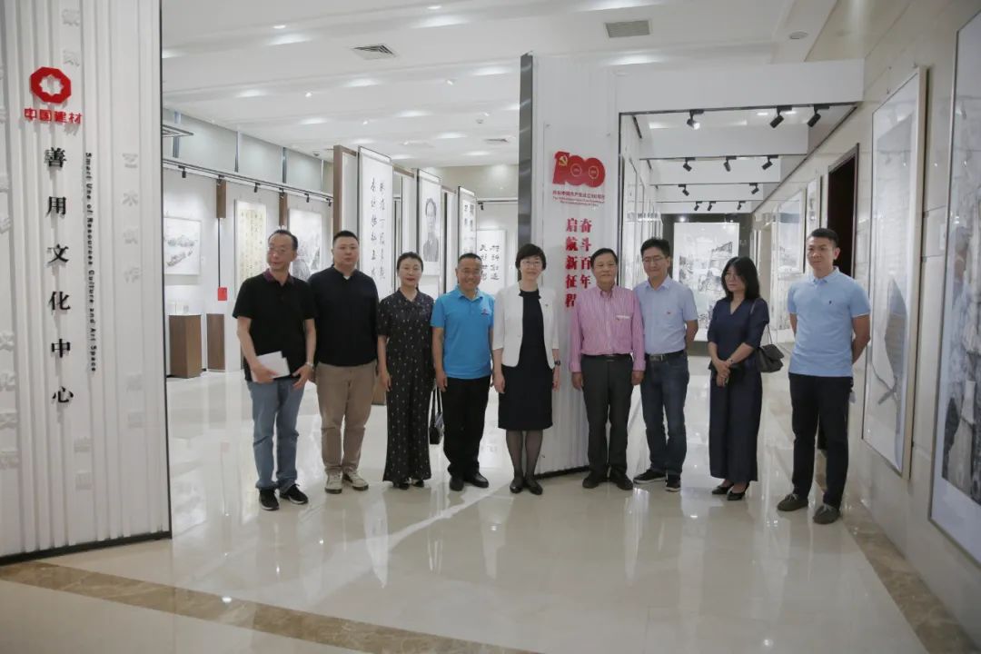 		誊写红色初心，，，，，描绘质料天下，，，，，善用文化中心建党百年作品展揭幕暨红色基因宣讲运动_尊龙凯时要闻_尊龙凯时集团有限公司	