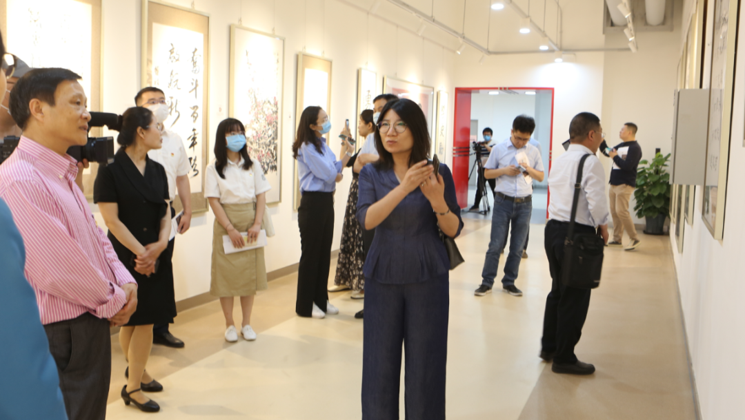 		誊写红色初心，，，，，描绘质料天下，，，，，善用文化中心建党百年作品展揭幕暨红色基因宣讲运动_尊龙凯时要闻_尊龙凯时集团有限公司	