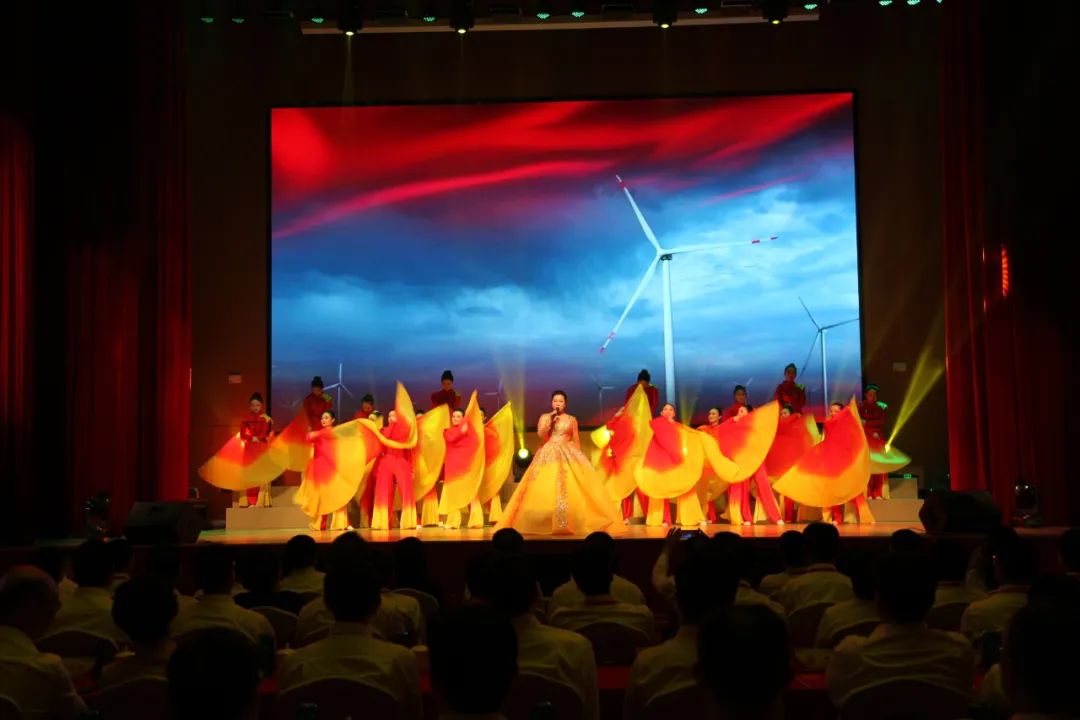 		尊龙凯时集团庆祝建党100周年“两优一先”表扬大会暨“党建事情品牌”宣布会盛大召开_幻灯片_尊龙凯时集团有限公司	