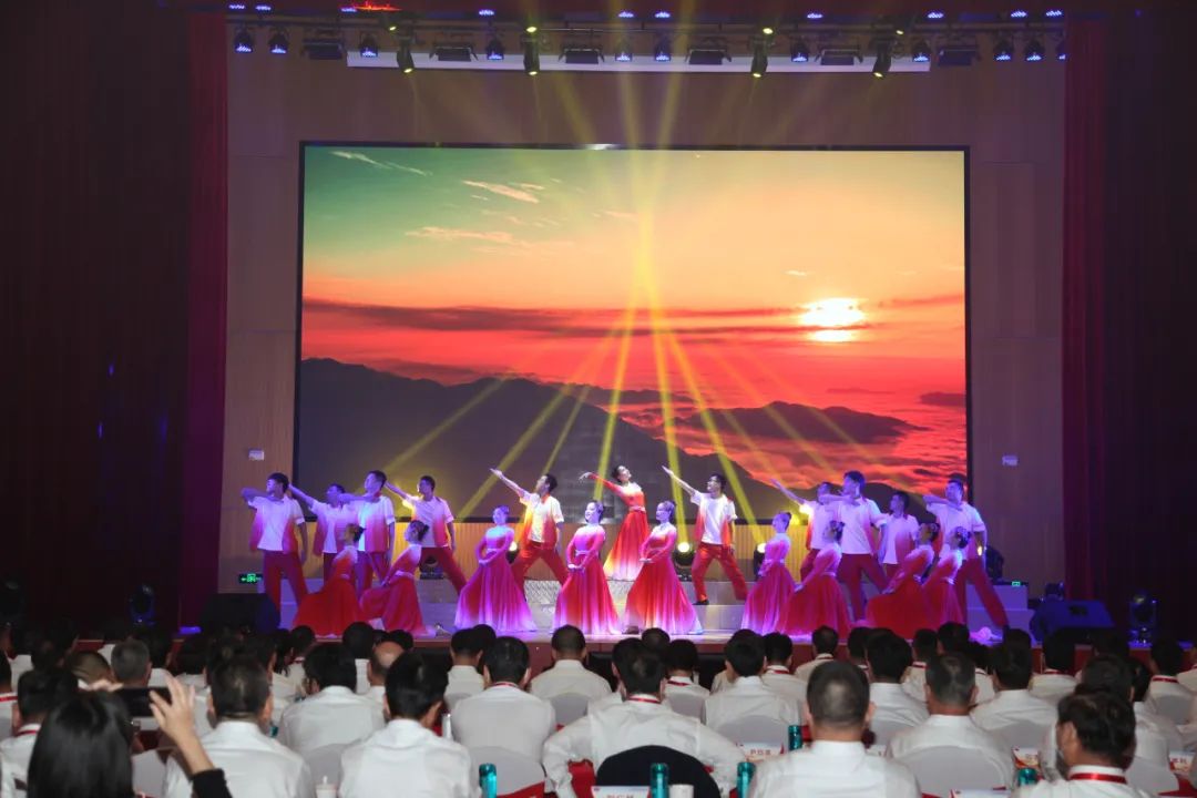 		尊龙凯时集团庆祝建党100周年“两优一先”表扬大会暨“党建事情品牌”宣布会盛大召开_幻灯片_尊龙凯时集团有限公司	