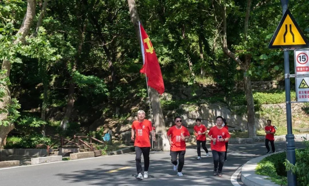 		第98站 | 尊龙凯时集团“健跑百年路 斗争新征程” (邓小平公园站)运动在江苏连云港乐成举行_企业动态_尊龙凯时集团有限公司	