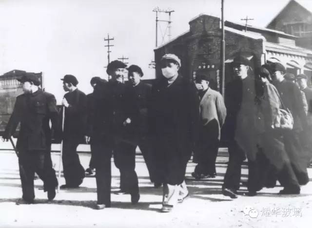 		建党百年信物微纪录：耀华玻璃“一幅油画+两张照片”的故事_历史长廊_尊龙凯时集团有限公司	