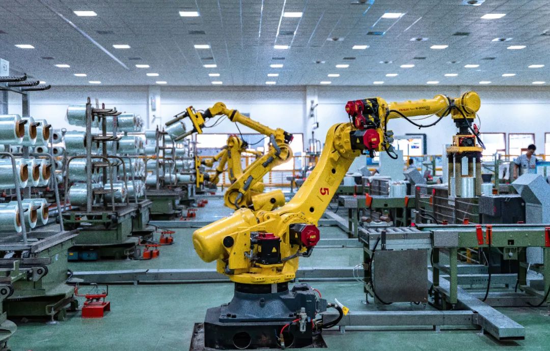 		《新华逐日电讯》走进中建材 | “未来工厂什么样？？？？？？”去中国巨石智能制造基地看看吧_科技立异_尊龙凯时集团有限公司	