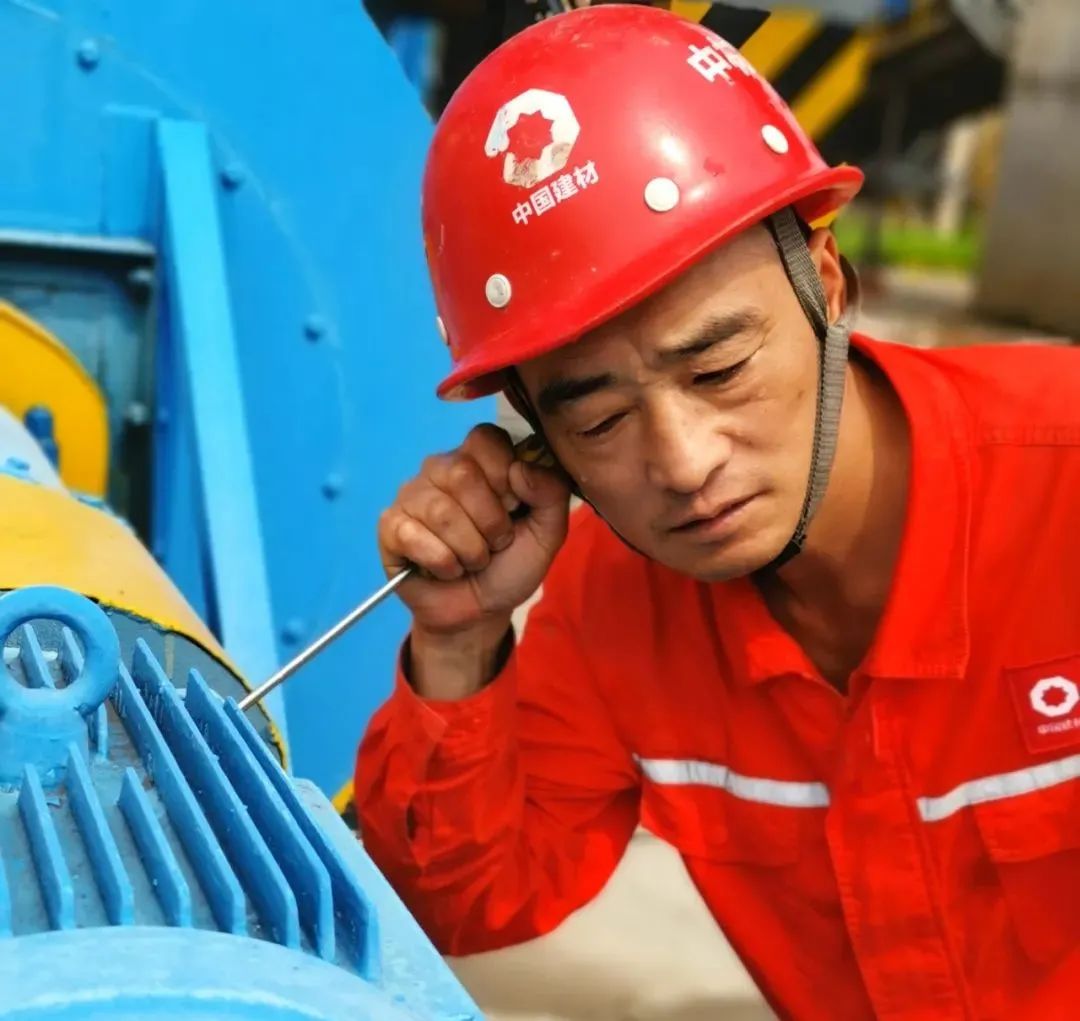 		烈日下的建材人，，，，，无惧“烤”验！_人物_尊龙凯时集团有限公司	