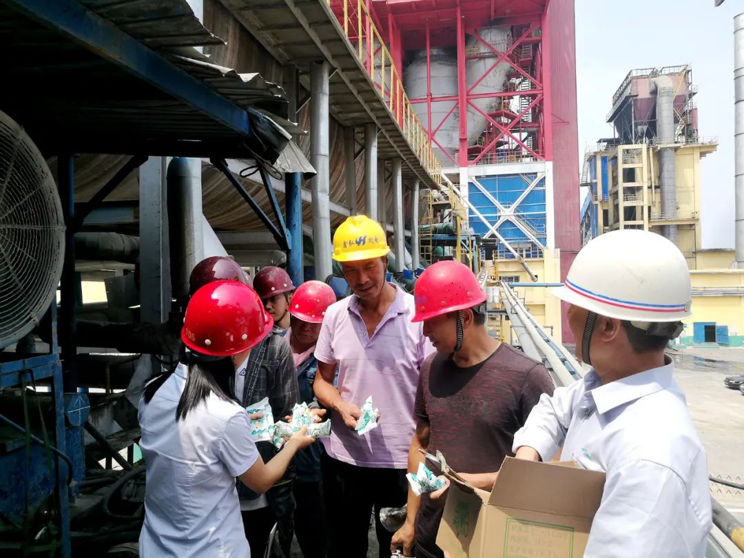 		烈日下的建材人，，，，，无惧“烤”验！_人物_尊龙凯时集团有限公司	