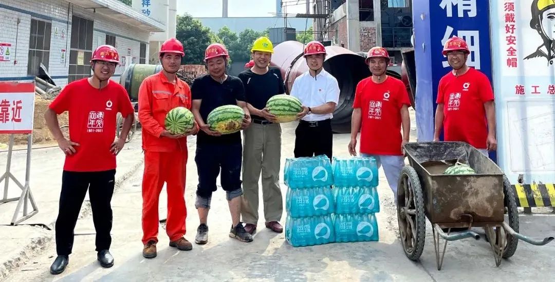 		烈日下的建材人，，，，，无惧“烤”验！_人物_尊龙凯时集团有限公司	