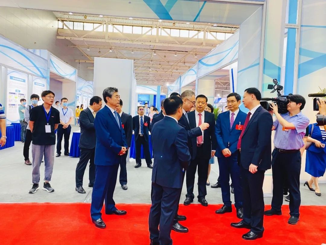 		周育先受邀出席国际新质料工业大会并致辞_市场绩效_尊龙凯时集团有限公司	