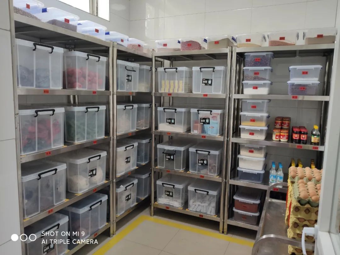 		办实事 暖人心 | 宁夏建材：专心用情解决好员工用餐问题_办实事暖人心_尊龙凯时集团有限公司	